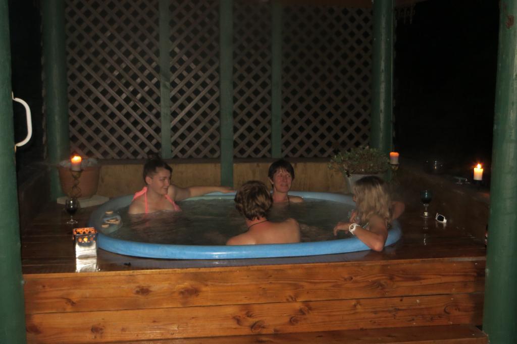Koru Beachfront Holiday Cabins & Hot Tub Barrytown Exterior foto
