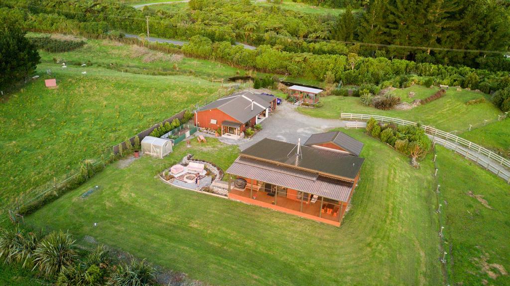 Koru Beachfront Holiday Cabins & Hot Tub Barrytown Exterior foto