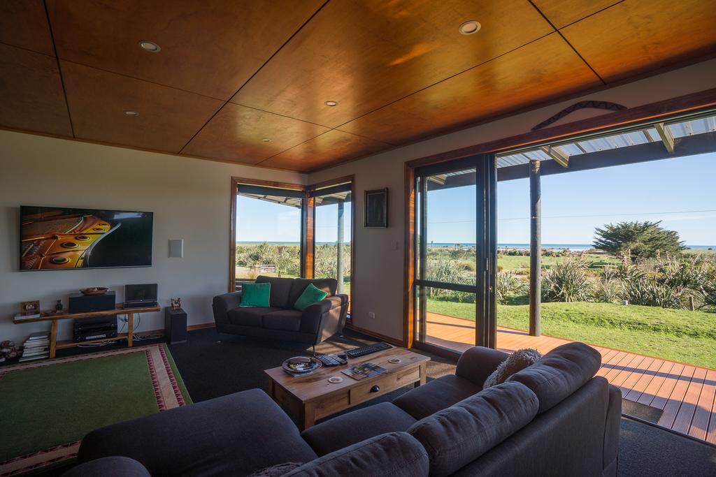 Koru Beachfront Holiday Cabins & Hot Tub Barrytown Exterior foto