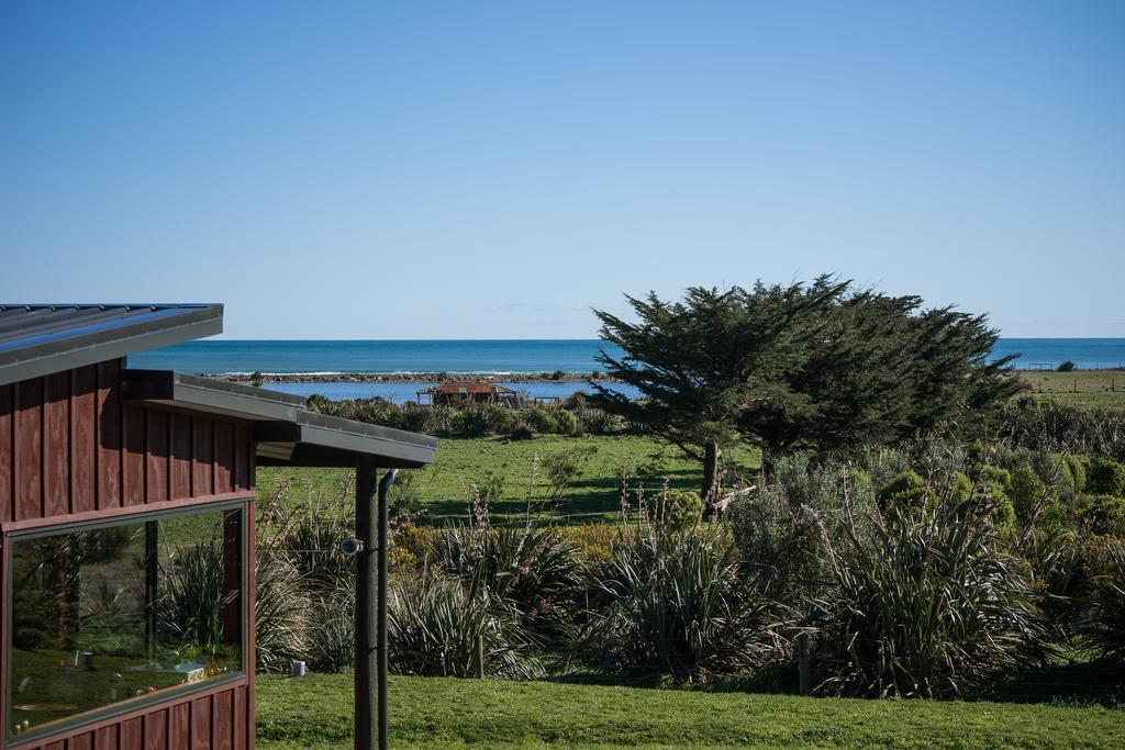 Koru Beachfront Holiday Cabins & Hot Tub Barrytown Exterior foto